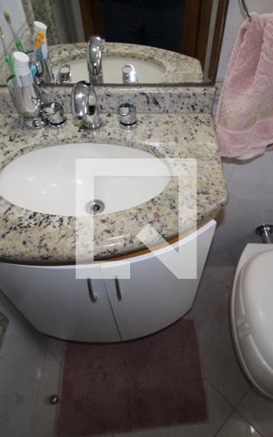 Casa à venda com 419m², 5 quartos e 6 vagasQuarto 3 - Banheiro