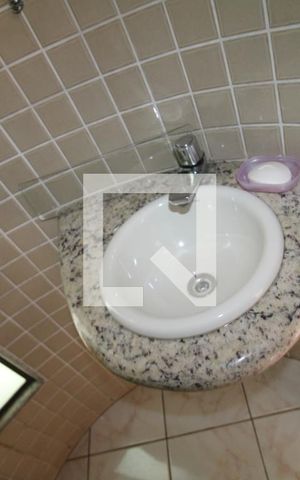 Casa à venda com 419m², 5 quartos e 6 vagasEdícula - Banheiro 2