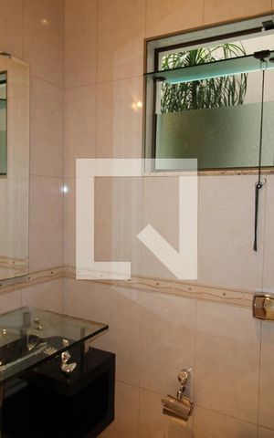 Casa à venda com 419m², 5 quartos e 6 vagasLavabo