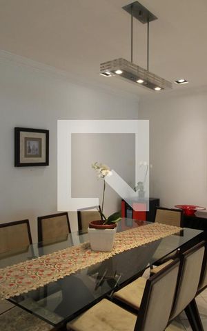 Casa à venda com 419m², 5 quartos e 6 vagasSala