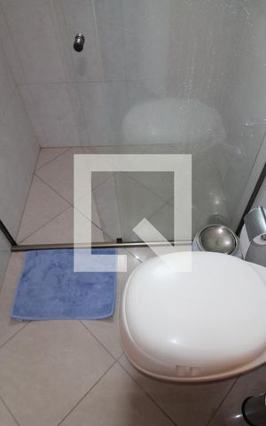 Casa à venda com 419m², 5 quartos e 6 vagasQuarto 4 - Banheiro