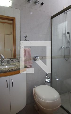 Casa à venda com 419m², 5 quartos e 6 vagasQuarto 3 - Banheiro
