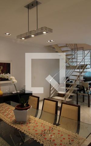 Casa à venda com 419m², 5 quartos e 6 vagasSala
