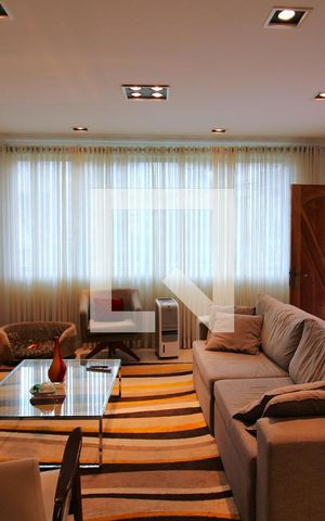 Casa à venda com 419m², 5 quartos e 6 vagasSala