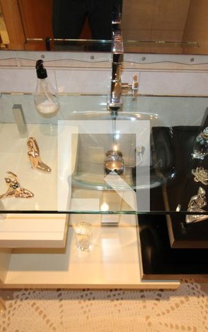 Casa à venda com 419m², 5 quartos e 6 vagasLavabo