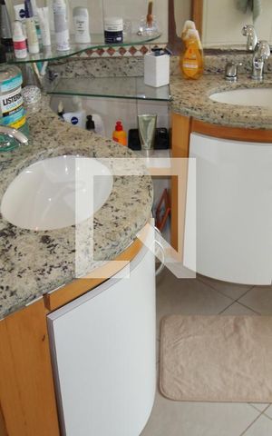 Casa à venda com 419m², 5 quartos e 6 vagasQuarto 1 - Banheiro