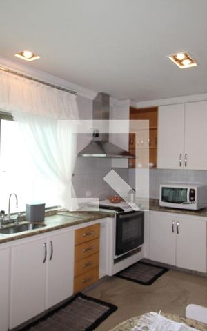 Casa à venda com 419m², 5 quartos e 6 vagasCozinha