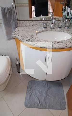 Casa à venda com 419m², 5 quartos e 6 vagasQuarto 4 - Banheiro