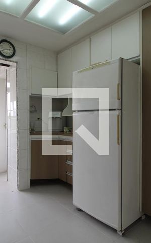 Apartamento para alugar com 74m², 2 quartos e sem vagaCozinha e Área de Serviço