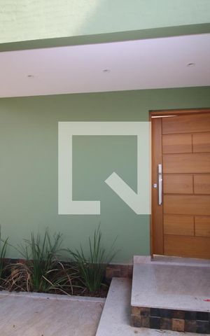 Casa à venda com 132m², 3 quartos e 1 vagaFachada interna