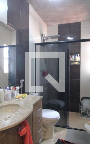 Casa à venda com 150m², 3 quartos e 2 vagasBanheiro do Quarto 1