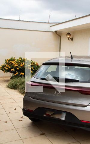 Casa à venda com 180m², 3 quartos e 4 vagas Casa à venda com 180m², 3 quartos e 4 vagasÁREA EXTERNA FRENTE