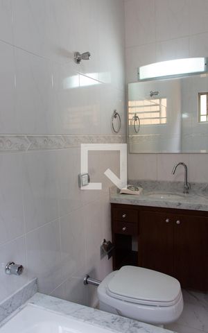Casa à venda com 180m², 3 quartos e 4 vagas Casa à venda com 180m², 3 quartos e 4 vagasBANHEIRO DA SUITE
