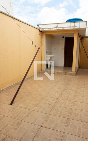 Casa à venda com 180m², 3 quartos e 4 vagas Casa à venda com 180m², 3 quartos e 4 vagasÁREA EXTERNA FUNDOS