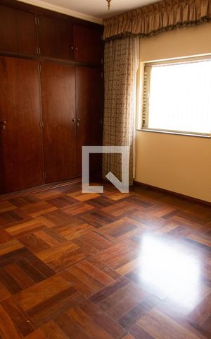 Casa à venda com 180m², 3 quartos e 4 vagas Casa à venda com 180m², 3 quartos e 4 vagasSUITE