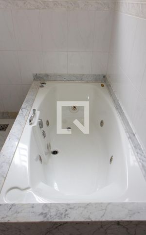 Casa à venda com 180m², 3 quartos e 4 vagas Casa à venda com 180m², 3 quartos e 4 vagasBANHEIRO DA SUITE