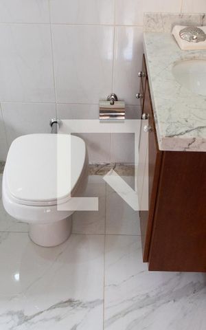 Casa à venda com 180m², 3 quartos e 4 vagas Casa à venda com 180m², 3 quartos e 4 vagasBANHEIRO DA SUITE