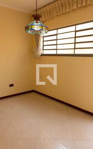 Casa à venda com 180m², 3 quartos e 4 vagas Casa à venda com 180m², 3 quartos e 4 vagasCOPA