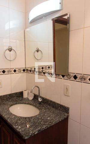 Casa à venda com 180m², 3 quartos e 4 vagas Casa à venda com 180m², 3 quartos e 4 vagasBANHEIRO SOCIAL