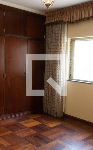 Casa à venda com 180m², 3 quartos e 4 vagas Casa à venda com 180m², 3 quartos e 4 vagasSUITE