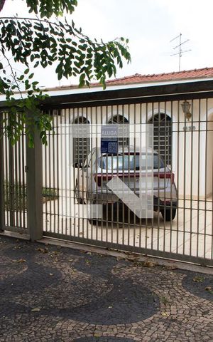 Casa à venda com 180m², 3 quartos e 4 vagas Casa à venda com 180m², 3 quartos e 4 vagasFACHADA