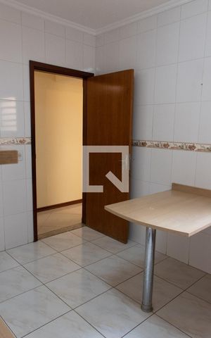 Casa à venda com 180m², 3 quartos e 4 vagas Casa à venda com 180m², 3 quartos e 4 vagasCOZINHA