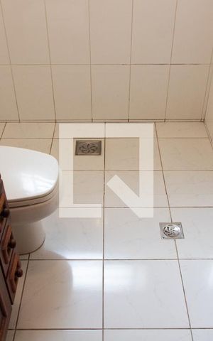 Casa à venda com 180m², 3 quartos e 4 vagas Casa à venda com 180m², 3 quartos e 4 vagasBANHEIRO SOCIAL