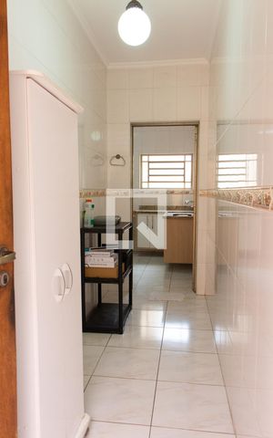 Casa à venda com 180m², 3 quartos e 4 vagas Casa à venda com 180m², 3 quartos e 4 vagasDISPENSA