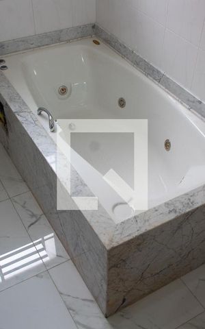 Casa à venda com 180m², 3 quartos e 4 vagas Casa à venda com 180m², 3 quartos e 4 vagasBANHEIRO DA SUITE