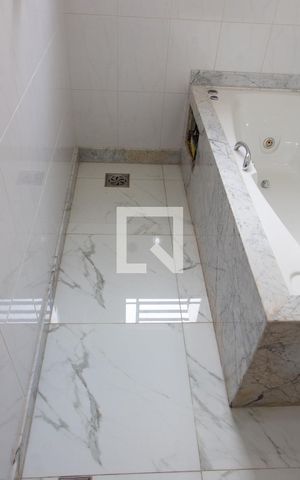 Casa à venda com 180m², 3 quartos e 4 vagas Casa à venda com 180m², 3 quartos e 4 vagasBANHEIRO DA SUITE