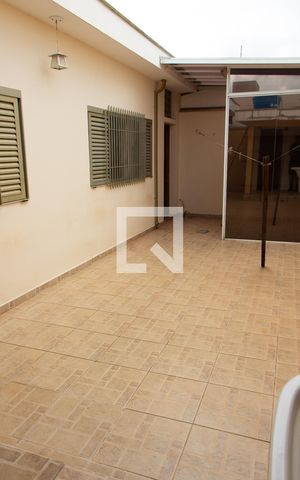 Casa à venda com 180m², 3 quartos e 4 vagas Casa à venda com 180m², 3 quartos e 4 vagasÁREA DE SERVIÇO