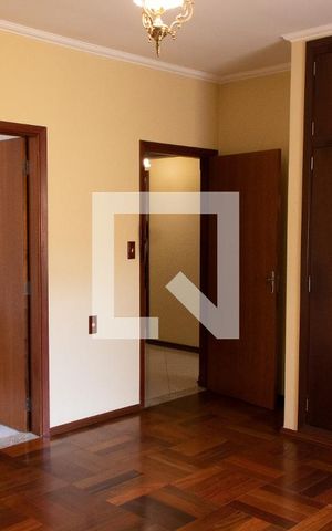 Casa à venda com 180m², 3 quartos e 4 vagas Casa à venda com 180m², 3 quartos e 4 vagasSUITE