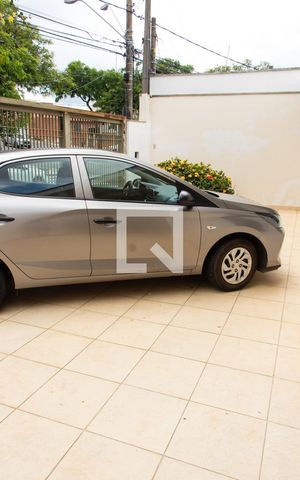Casa à venda com 180m², 3 quartos e 4 vagas Casa à venda com 180m², 3 quartos e 4 vagasÁREA EXTERNA FRENTE
