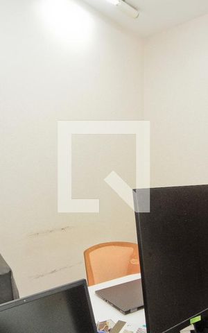 Casa à venda com 441m², 4 quartos e 8 vagas Casa à venda com 441m², 4 quartos e 8 vagasEscritório
