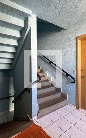 Apartamento para alugar com 49m², 2 quartos e 1 vaga Apartamento para alugar com 49m², 2 quartos e 1 vagaEscada