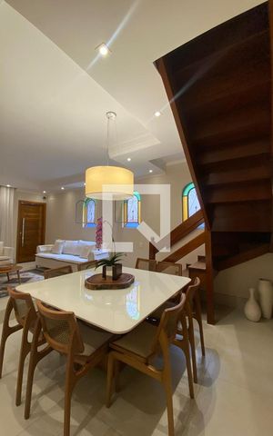 Casa à venda com 310m², 4 quartos e 2 vagas Casa à venda com 310m², 4 quartos e 2 vagasSala