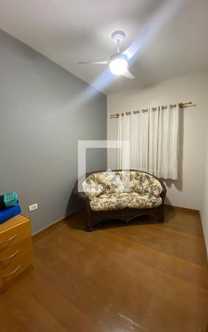 Casa à venda com 310m², 4 quartos e 2 vagas Casa à venda com 310m², 4 quartos e 2 vagasQuarto
