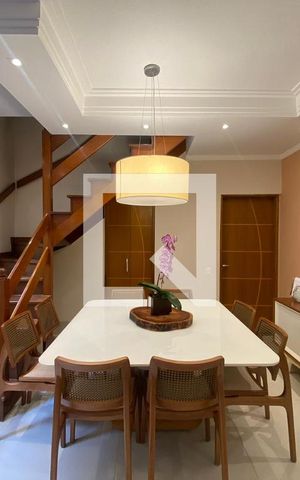 Casa à venda com 310m², 4 quartos e 2 vagas Casa à venda com 310m², 4 quartos e 2 vagasSala