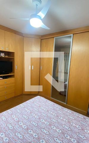 Casa à venda com 310m², 4 quartos e 2 vagas Casa à venda com 310m², 4 quartos e 2 vagasQuarto