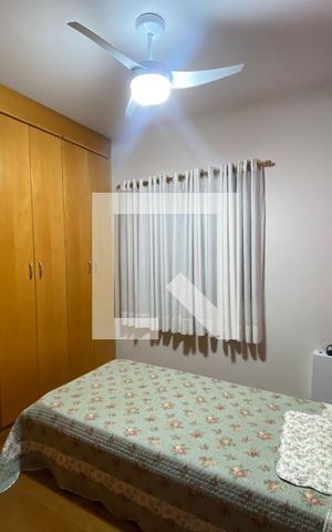 Casa à venda com 310m², 4 quartos e 2 vagas Casa à venda com 310m², 4 quartos e 2 vagasQuarto