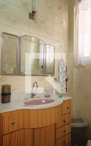 Casa para alugar com 255m², 3 quartos e 2 vagasBanheiro Social 1