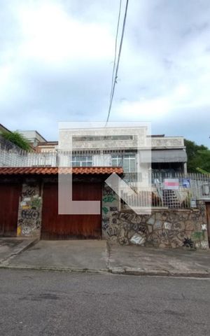 Casa para alugar com 255m², 3 quartos e 2 vagas Casa para alugar com 255m², 3 quartos e 2 vagasFachada com Placa Quinto Andar