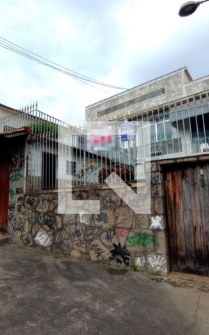 Casa para alugar com 255m², 3 quartos e 2 vagas Casa para alugar com 255m², 3 quartos e 2 vagasFachada com Placa Quinto Andar