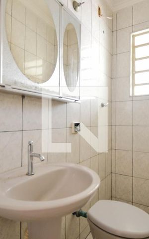 Casa para alugar com 250m², 3 quartos e 3 vagasBanheiro Social 2