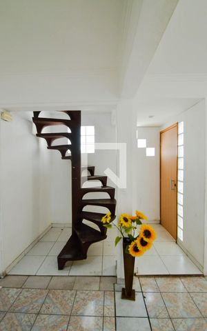 Casa para alugar com 250m², 3 quartos e 3 vagasSala