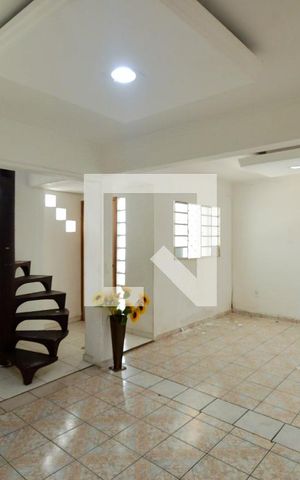 Casa para alugar com 250m², 3 quartos e 3 vagasSala