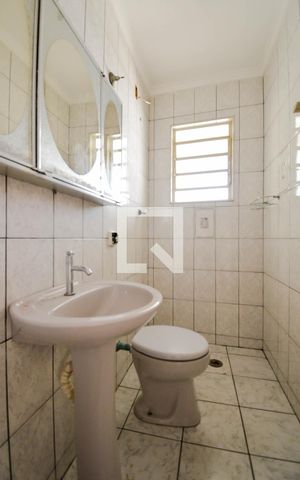 Casa para alugar com 250m², 3 quartos e 3 vagasBanheiro Social 2