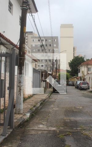 Casa à venda com 190m², 3 quartos e 2 vagasRua de entrada