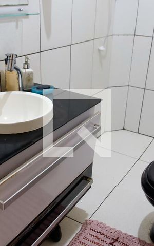 Casa à venda com 190m², 3 quartos e 2 vagas Casa à venda com 190m², 3 quartos e 2 vagasBanheiro