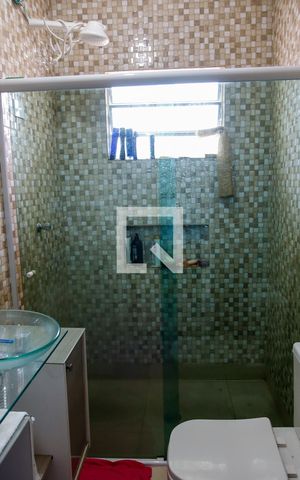 Casa à venda com 190m², 3 quartos e 2 vagas Casa à venda com 190m², 3 quartos e 2 vagasBanheiro 2